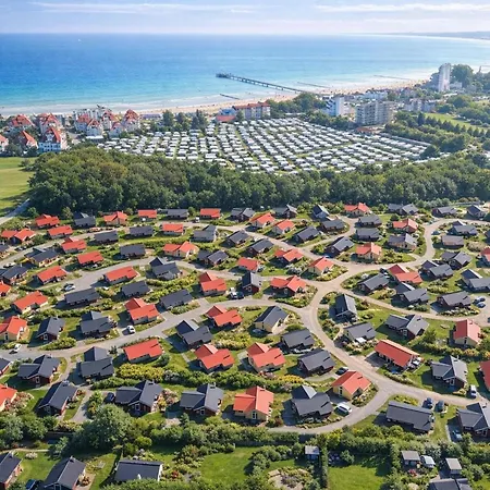 Geraeumiges Strandhaus Fuer 10 Personen Prázdninový dům