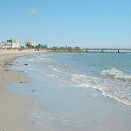 Geraeumiges Strandhaus Fuer 10 Personen Prázdninový dům *